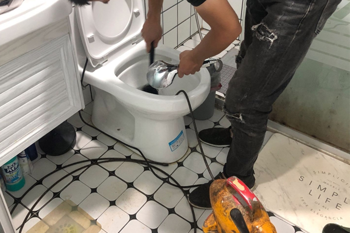 太和马桶堵塞自己疏通还是找师傅?专业上门服务让你省时更省心